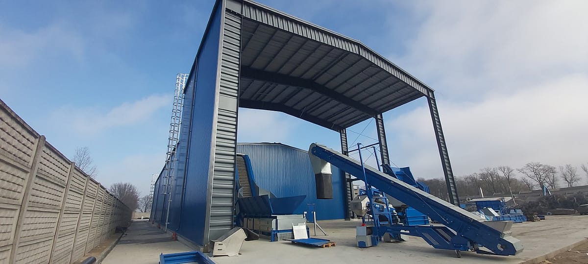 Hala produkcyjna z wiatą 53x31 m 1044 m²